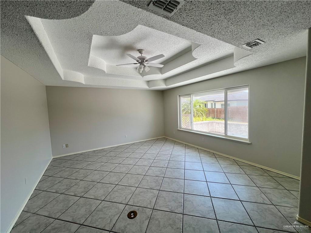 Photo 16 of 1006 Lake View Drive