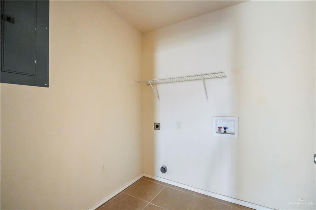 Photo 13 of 907 Veterans Boulevard