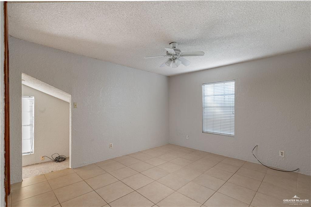 Photo 3 of 933 4th Street