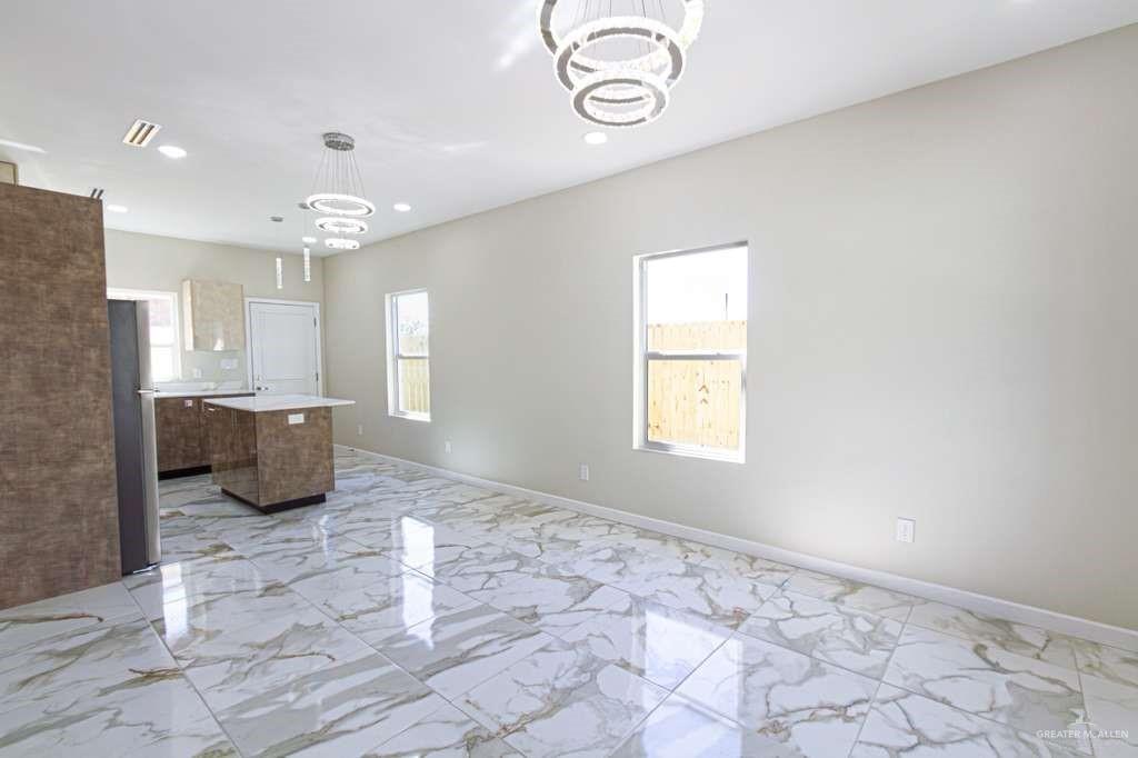 Photo 2 of 601 Emerald Avenue