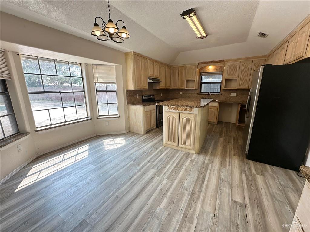 Photo 3 of 1301 Quail Avenue
