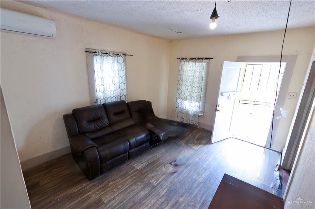 Photo 3 of 1027 Recio Street