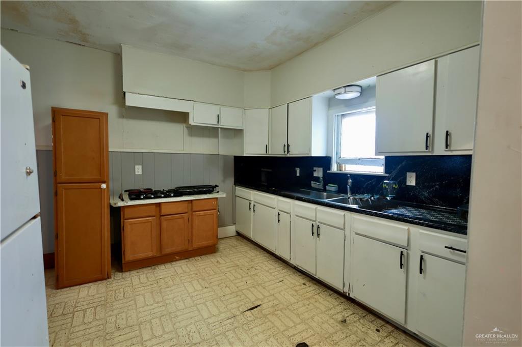 Photo 4 of 1027 Recio Street