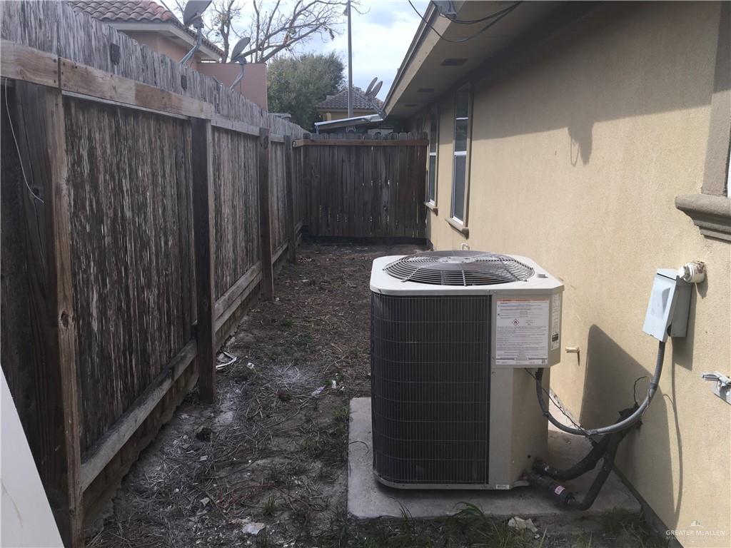 Photo 3 of 4008 Parkplace Avenue #1