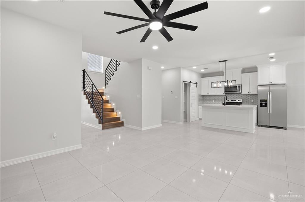 Photo 3 of 714 Seminole Avenue