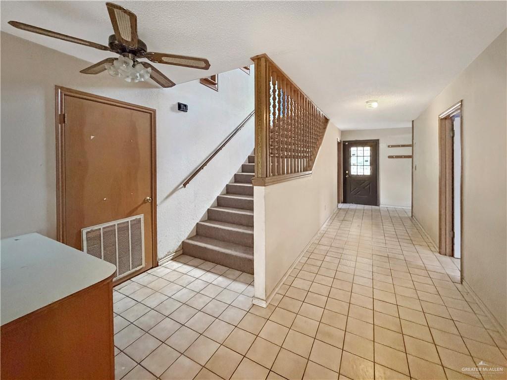 Photo 10 of 2211 Hackberry Avenue