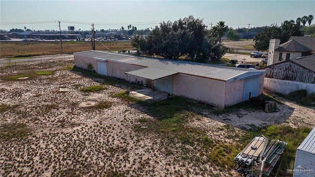 Photo 3 of 914 Veterans Boulevard