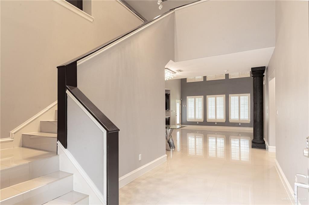 Photo 5 of 815 Cardinal Avenue