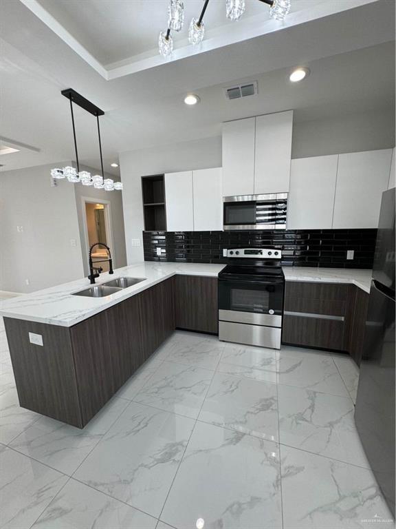 Photo 3 of 5712 Northwestern Avenue #1