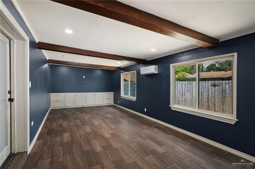 Photo 18 of 204 Iris Avenue