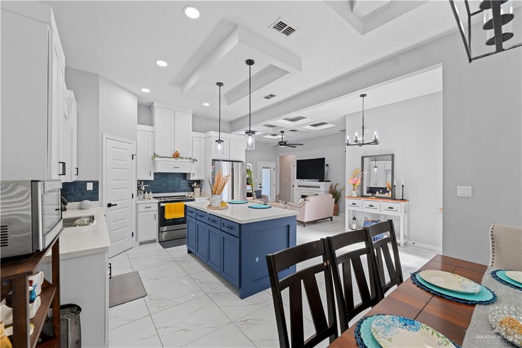 Photo 4 of 6504 Valdivia Street
