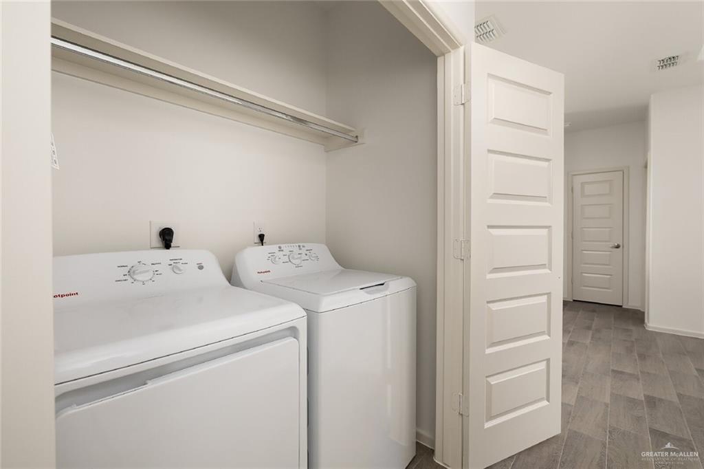Photo 8 of 2613 Hayes Avenue #2