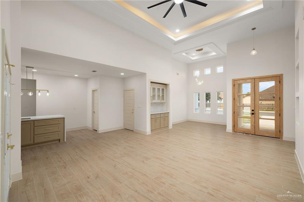 Photo 3 of 2406 San Pascual Street