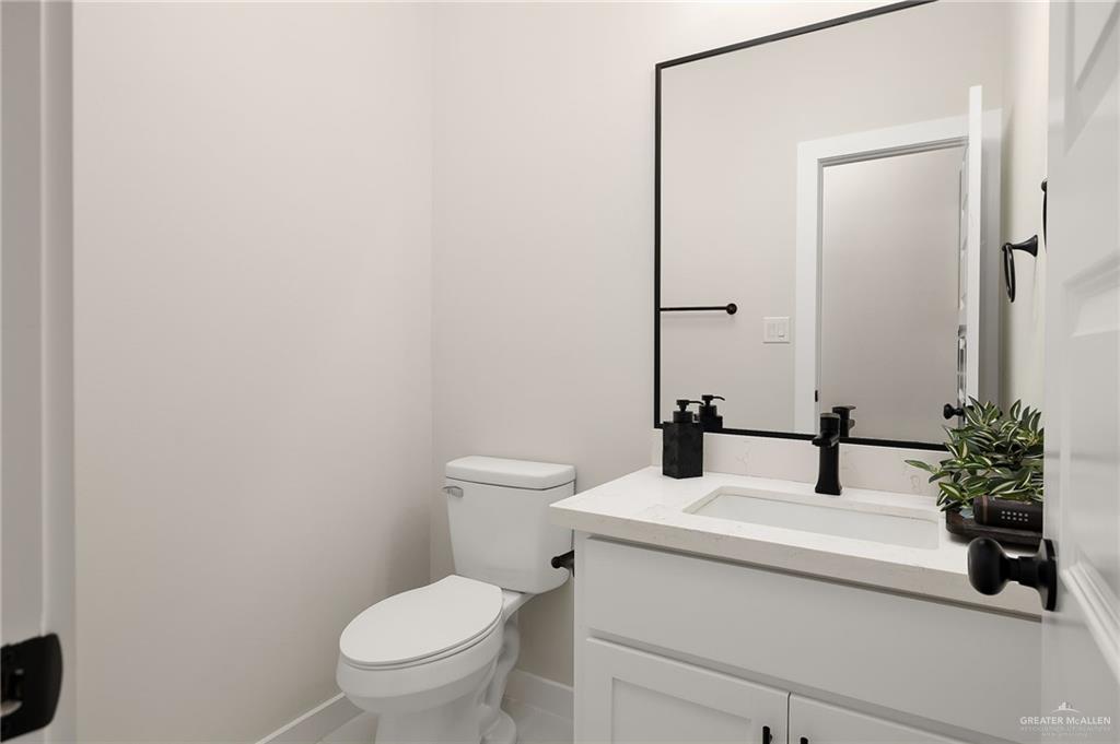 Photo 14 of 2404 Zinnia Street