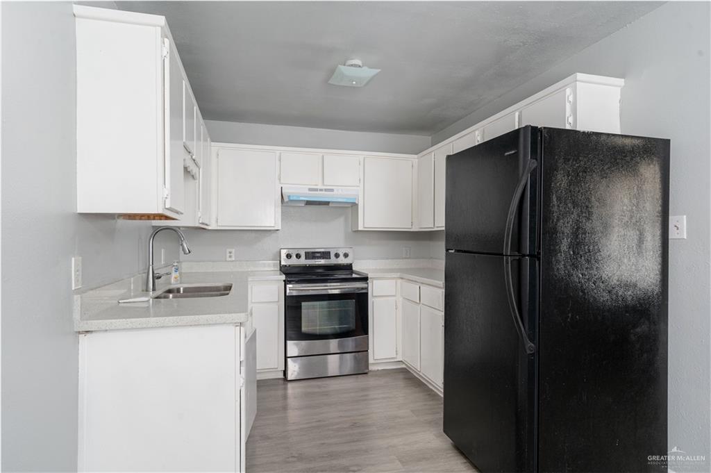 Photo 10 of 2110 De Leon Avenue