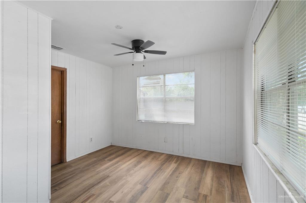 Photo 9 of 733 Esperanza Street