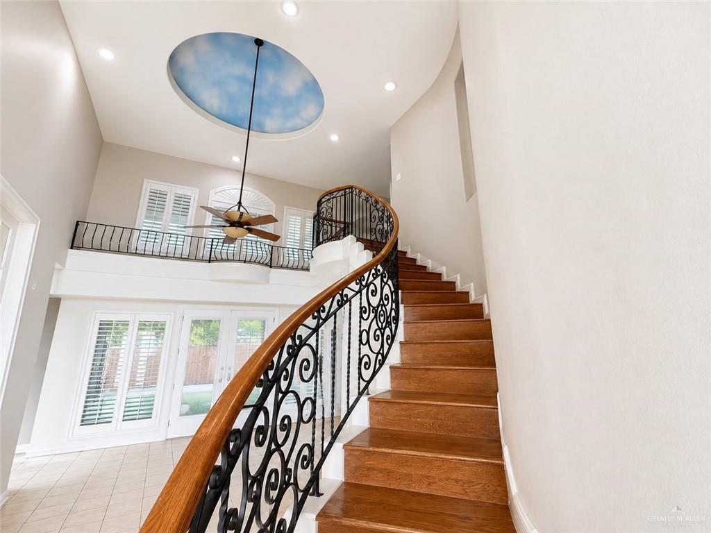 Photo 6 of 2406 Stirling Avenue