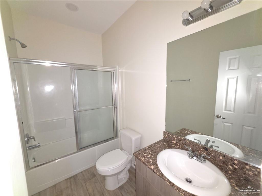 Photo 6 of 5005 Hiawatha Drive
