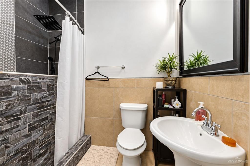 Photo 4 of 1208 Encino Drive