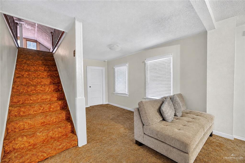 Photo 11 of 415 Doherty Avenue