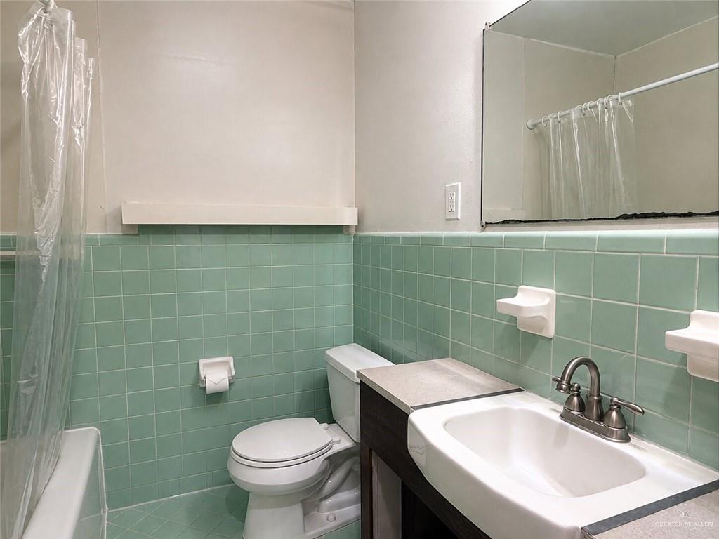 Photo 17 of 408 Violet Street