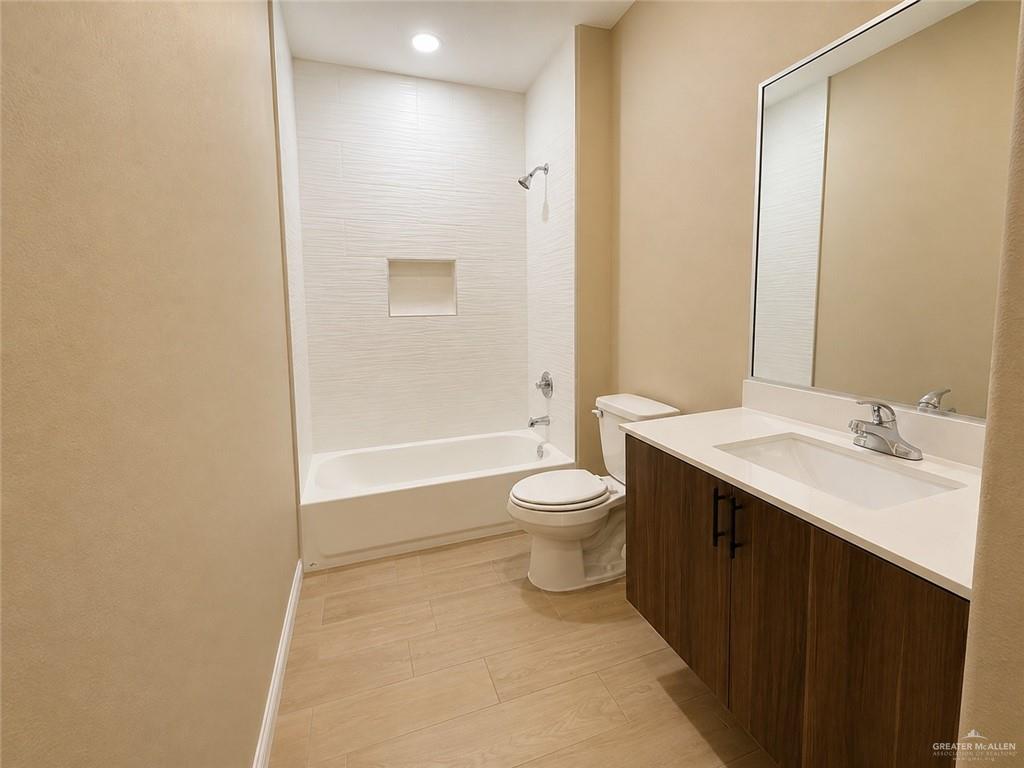 Photo 8 of 3101 Sandlewood Street #4