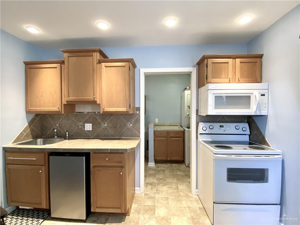 Photo 4 of 3909 Mallard Drive
