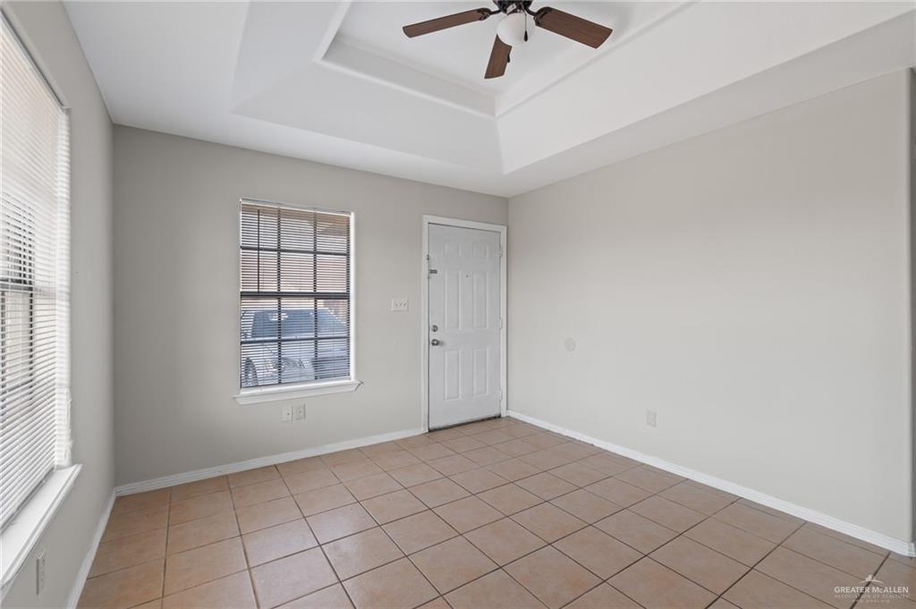 Photo 3 of 405 Date Palm Street