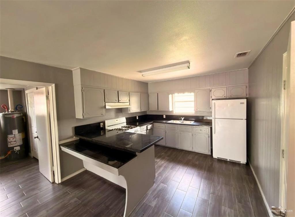 Photo 2 of 310 Saint Marie Street