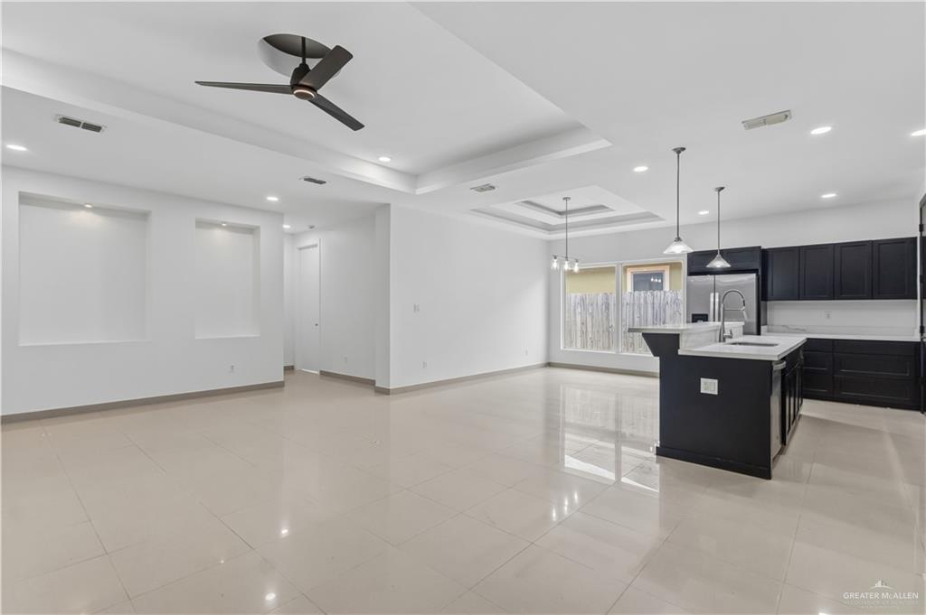 Photo 2 of 2021 Rice Avenue