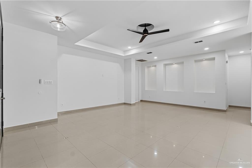 Photo 3 of 2021 Rice Avenue