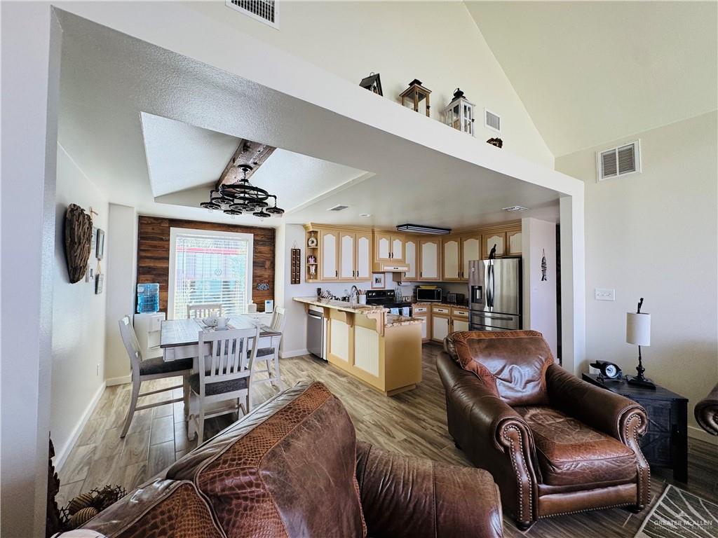 Photo 6 of 8560 Lago Vista Drive