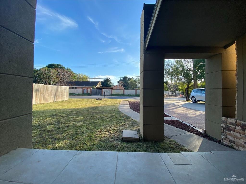 Photo 4 of 604 Hackberry Avenue