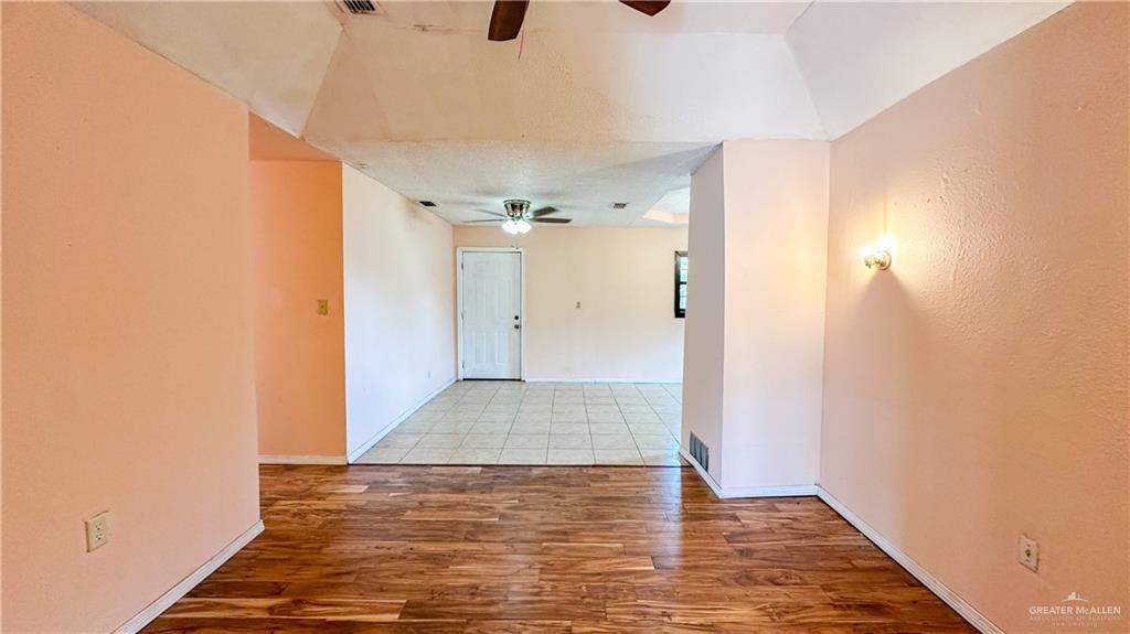 Photo 4 of 214 Olmo Street