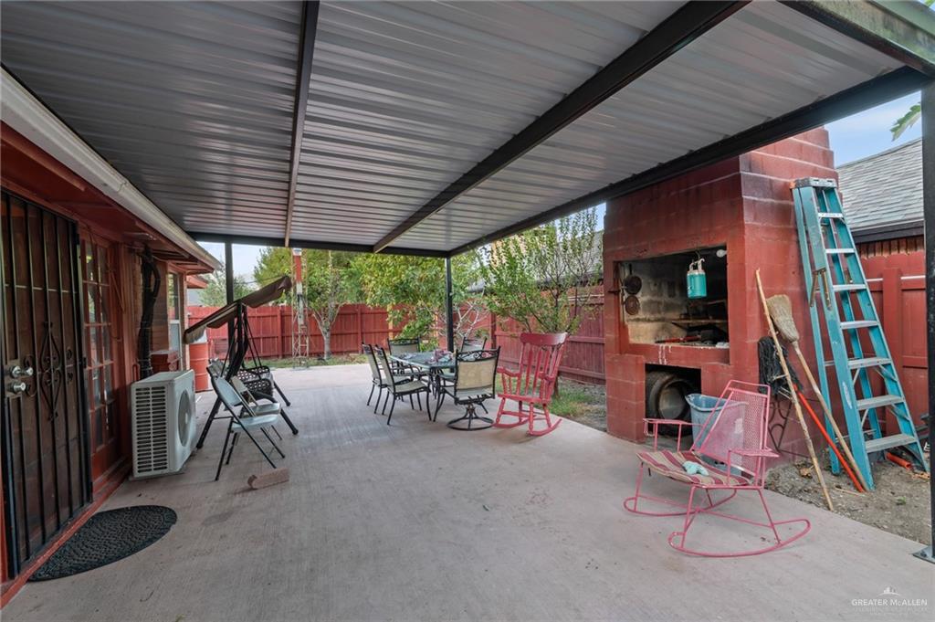 Photo 18 of 912 Nogales Street