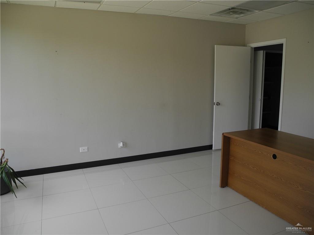 Photo 5 of 900 Kerria Avenue
