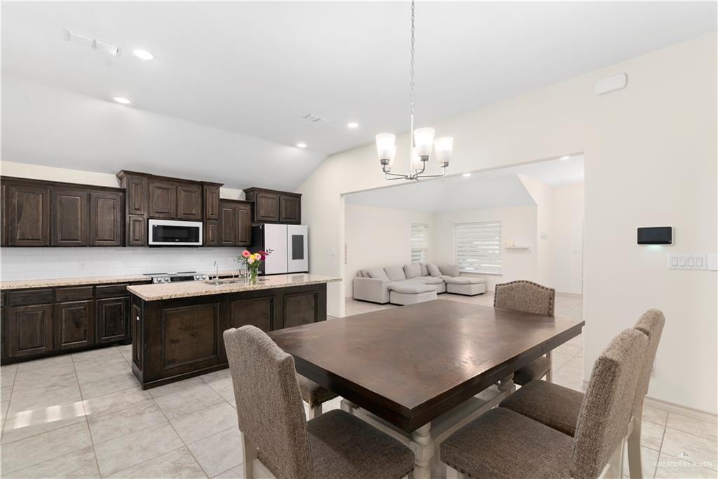 Photo 9 of 400 Choke Canyon Street