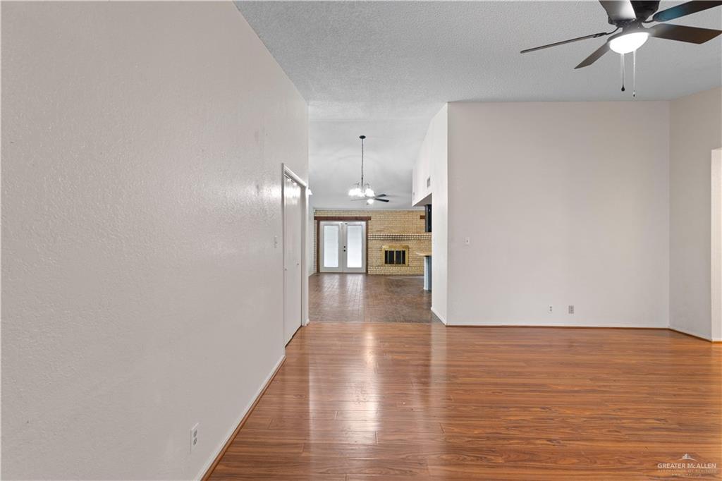 Photo 4 of 129 Spencer Court