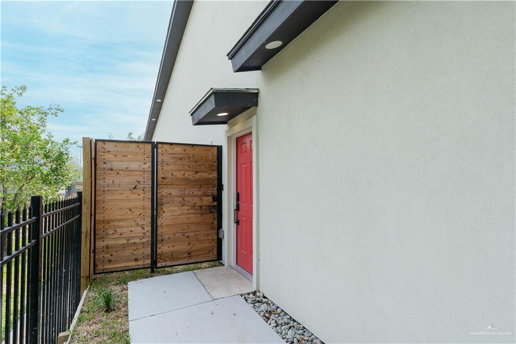 Photo 18 of 821 Galveston Avenue