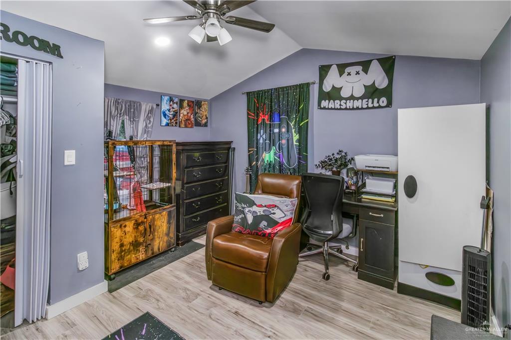 Photo 8 of 603 Samano Street