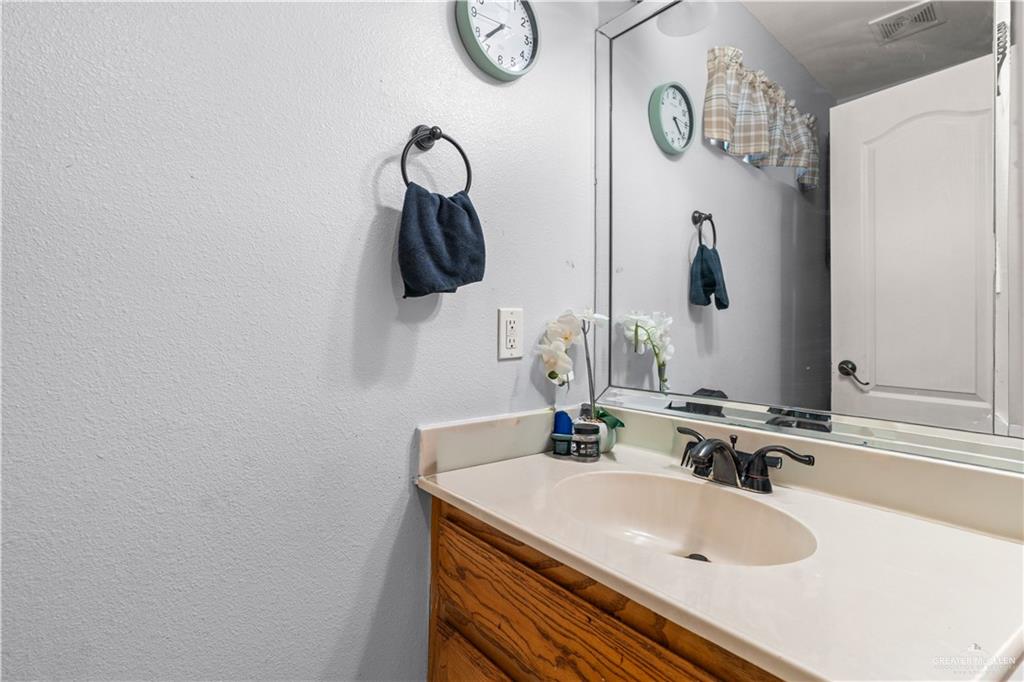 Photo 11 of 1402 Fig Avenue