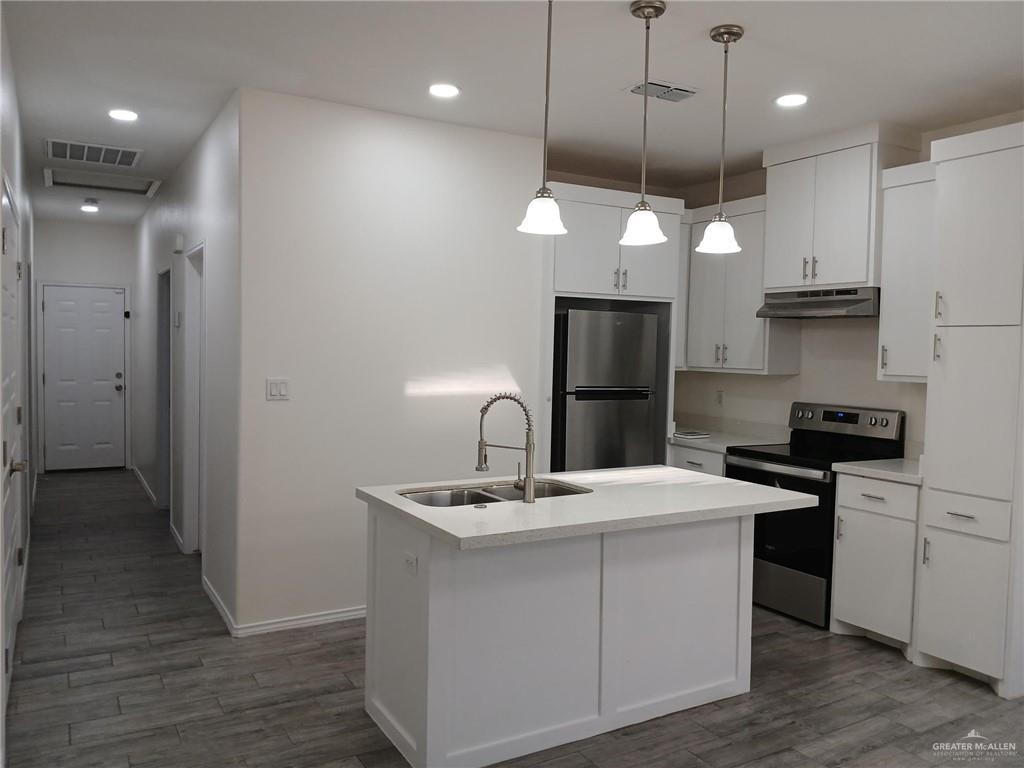 Photo 8 of 605 Cypress Avenue