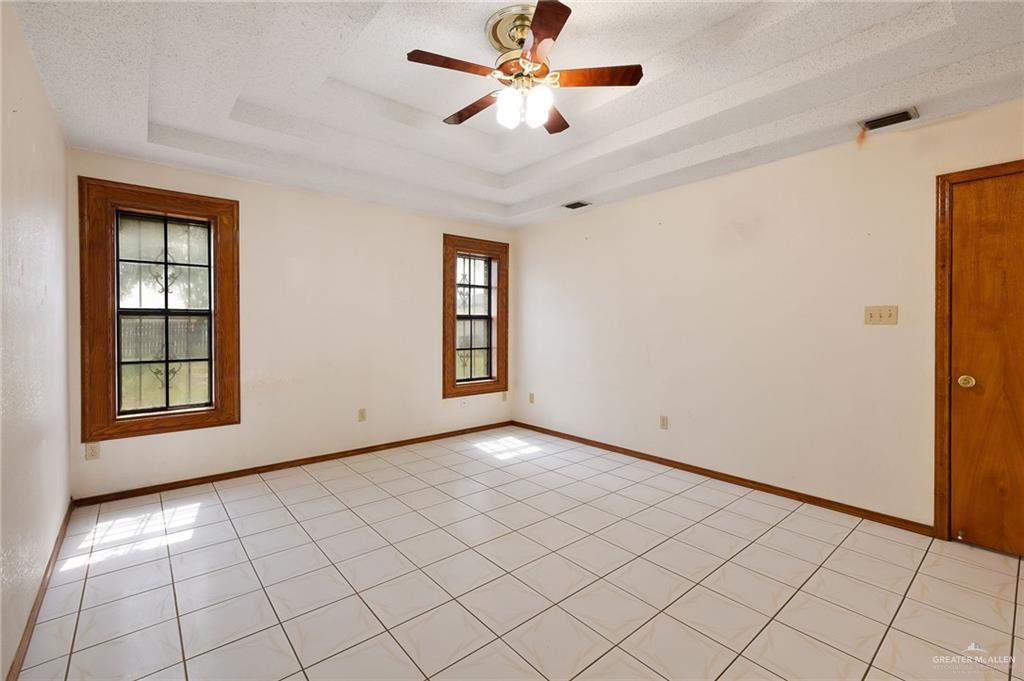 Photo 11 of 906 Veterans Boulevard
