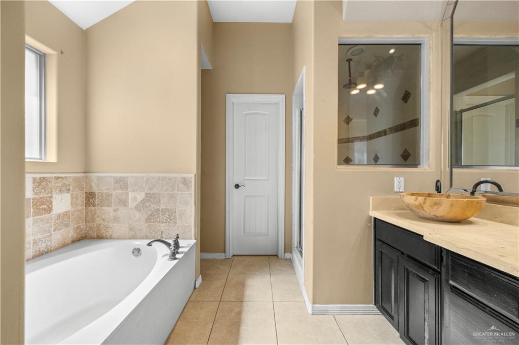 Photo 15 of 4805 La Vista Avenue