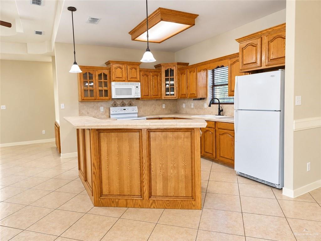 Photo 6 of 690 Bowie Street