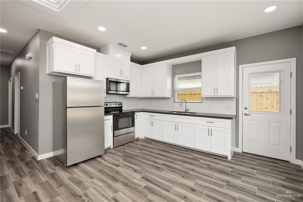 Photo 5 of 1801 Monaco Drive