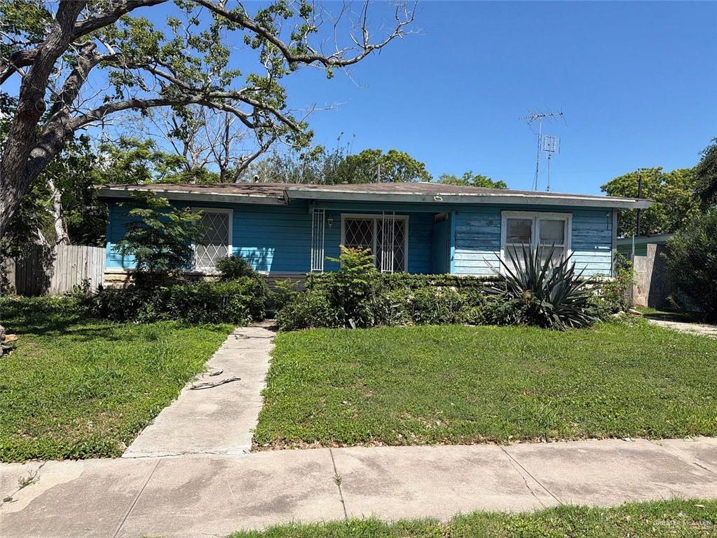Photo 1 of 430 Canterbury Drive, Corpus Christi