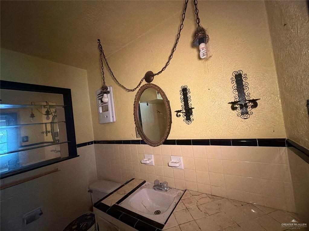 Photo 18 of 430 Canterbury Drive