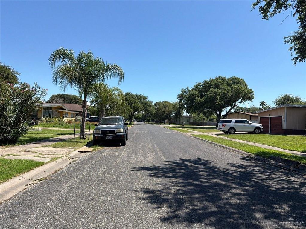 Photo 2 of 430 Canterbury Drive