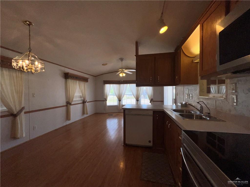 Photo 8 of 98 Lampshire Avenue